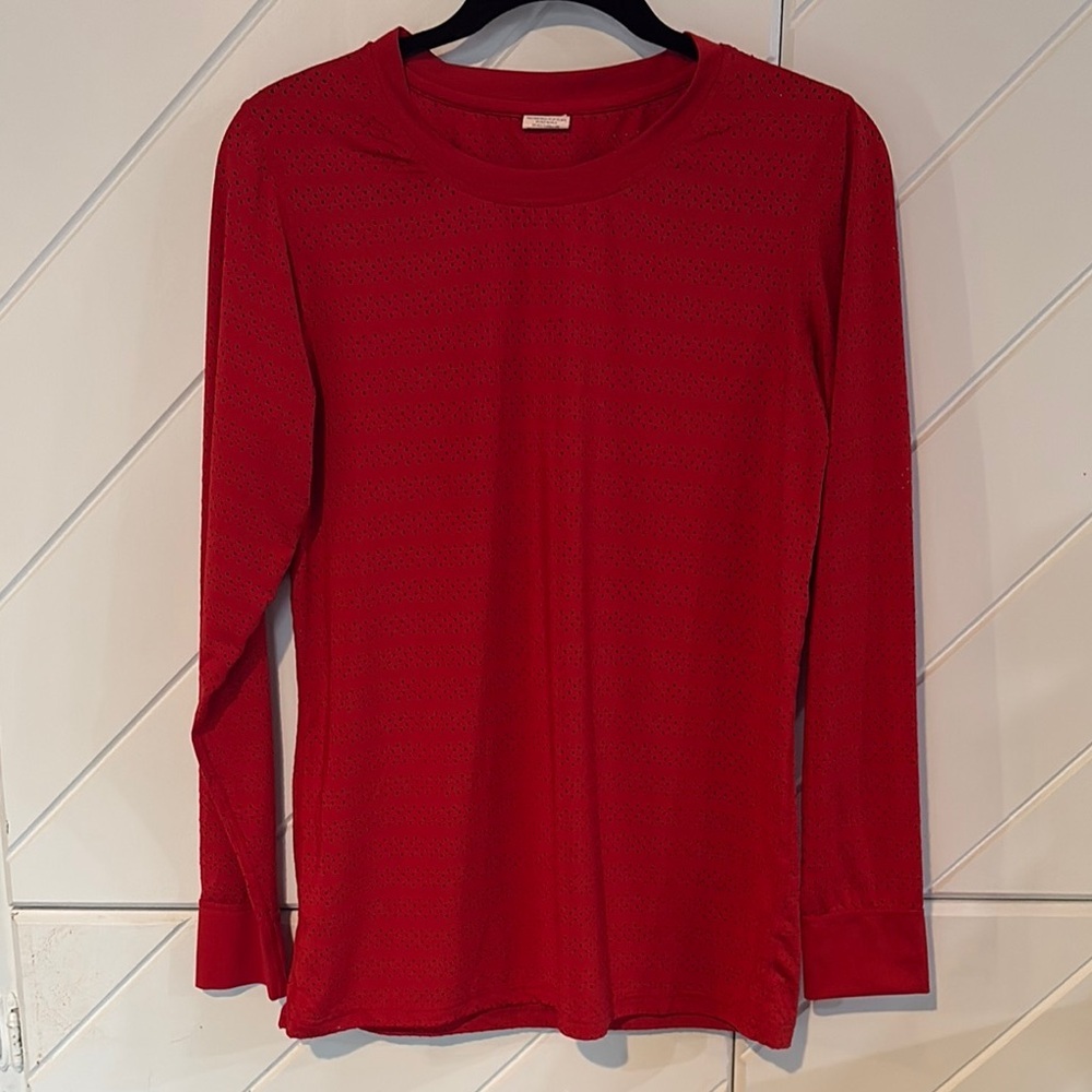 Zyia Medium Red Perforated Top long sleeve